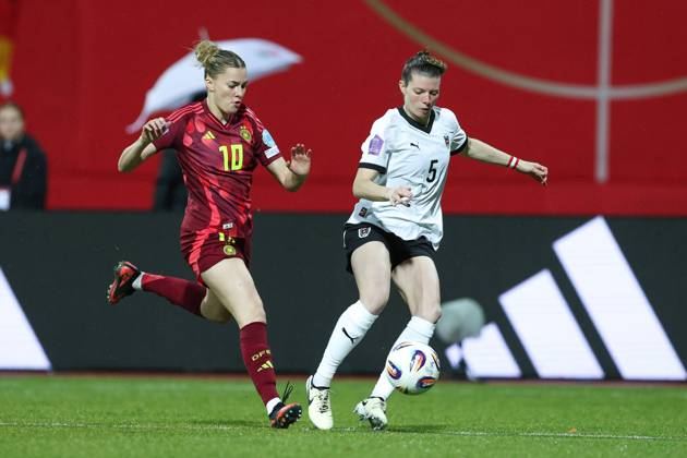 Fußball UEFA Nations League Damen Nationalmannschaft Länderspiel Deutschland - Österreich am 25.02.2025 im Max-Morlock-Stadion in Nürnberg Laura Freigang ( Deutschland ), links - Claudia Wenger ( Österreich ), rechts DFB regulations prohibit any use of photographs as image sequences and or quasi-video. xMSx