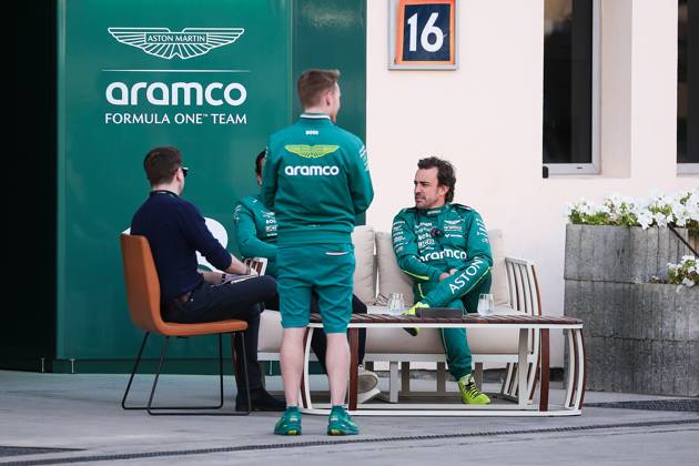 F1 - PRE-SEASON TESTING 2025 - BAHRAIN ALONSO Fernando (spa), Aston Martin F1 Team AMR25, portrait during the Formula 1 Aramco pre-season testing 2025 of the 2025 FIA Formula One World Championship, WM, Weltmeisterschaft from February 26 to 28, 2025 on the Bahrain International Circuit, in Sakhir, Bahrain - SakhirBahrain Copyright: xEricxAlonsox