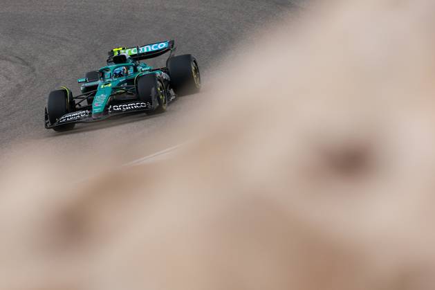F1 - PRE-SEASON TESTING 2025 - BAHRAIN 14 ALONSO Fernando (spa), Aston Martin F1 Team AMR24, action during the Formula 1 Aramco pre-season testing 2025 of the 2025 FIA Formula One World Championship, WM, Weltmeisterschaft from February 26 to 28, 2025 on the Bahrain International Circuit, in Sakhir, Bahrain - SakhirBahrain Copyright: xEricxAlonsox