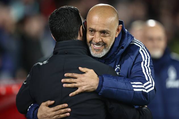 Premier League Nottingham Forest v Arsenal Nuno Espirito Santo manager of Nottingham Forest embraces Mikel Arteta manager of Arsenal as he welcomes him to the City Ground during the Premier League match Nottingham Forest vs Arsenal at City Ground, Nottingham, United Kingdom, 26th February 2025 (Photo by Alfie Cosgrove News Images) Nottingham City Ground Nottinghamshire United Kingdom Copyright: xAlfiexCosgrove NewsxImagesx