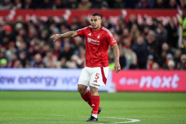Premier League Nottingham Forest v Arsenal Murillo of Nottingham Forest gives his team instructions during the Premier League match Nottingham Forest vs Arsenal at City Ground, Nottingham, United Kingdom, 26th February 2025 (Photo by Alfie Cosgrove News Images) Nottingham City Ground Nottinghamshire United Kingdom Copyright: xAlfiexCosgrove NewsxImagesx
