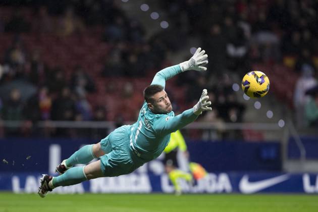 Bilder des Jahres 2025, Sport 03 März Sport Themen der Woche KW09 Sport Bilder des Tages LA LIGA EA Sports - Atletico de Madrid vs Athletic de Bilbao‹ MADRID,SPAIN - 1 March: Unai Simon of Athletic Club de Bilbao in action during the La Liga 2024 25 match between Atletico de Madrid and Athletic de Bilbao‹ at Riyadh Air Metropolitano Stadium. (Photo by Guillermo Martinez) Madrid Riyadh Air Metropolitano Stadium Spain Copyright: xGuillermoxMartinezx