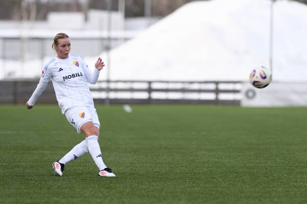 250302 Djurgardens Alexandra Jonasson under fotbollsmatchen i Svenska Cupen mellan Umea och Djurgarden den 2 mars 2025 i Umea. Copyright: ERIKxSANDIN BB250302ZO041