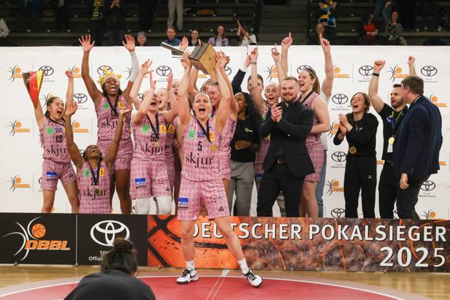 Bilder des Jahres 2025, Sport 03 März Sport Themen der Woche KW09 Sport Bilder des Tages Dt. Pokalsieger, Saarlouis Royals, DBBL-Pokal ,DBBL-Pokal , 02.03.2025, Spiel um Platz1. Saarlouis Royals vs Rutronik Stars Kelter, Berlin Berlin Deutschland Copyright: xFootbowl ThomasxSobotzkix