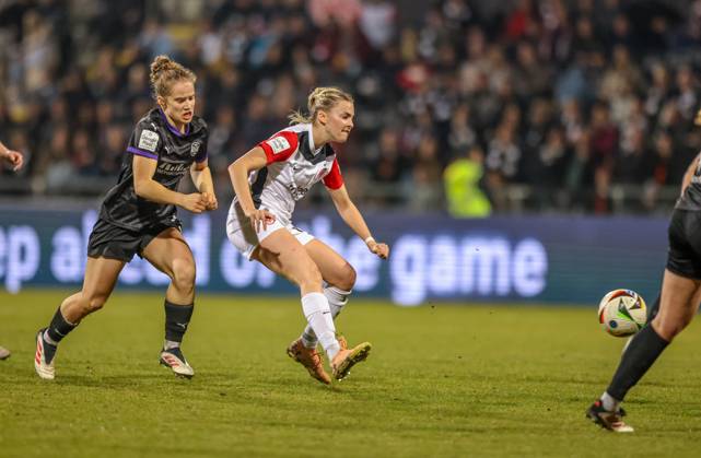 GER, Frankfurt, Eintracht Frankfurt vs SGS Essen, Google Pixel Bundesliga, Fussball, DFB, Spielzeit 2024 2025, Stadion am Bretanobad, 16. Spieltag, im Bild v.l.: Jacqueline Meißner (SGS ESSEN 16), Laura Freigang (Eintracht Frankfurt Frauen 10) DFB DFL REGULATIONS PROHIBIT ANY USE OF PHOTOGRAPHS AS IMAGE SEQUENCES AND OR QUASI-VIDEO, 07.03.2025, Copyright: HMBxMedia HendrikxHamelau
