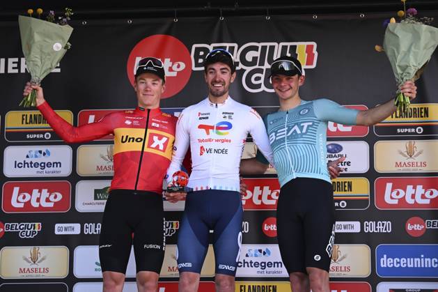 Bilder des Jahres 2025, Sport 03 März Sport Themen der Woche KW10 Sport Bilder des Tages Grand Prix Jean-Pierre Monsere 2025 cycling race ROESELARE, BELGIUM - MARCH 09 : Fredheim Stian (NOR) of Uno-X Mobility, Brunel Alexys (FRA) of Team TotalEnergies and Coppens Michiel (BEL) of BEAT Cycling Club pictured during the podium ceremony of the Men Elite UCI 1.1 Europe Tour 13th Lotto Begium Cup Grand Prix Jean-Pierre Monsere cycling race of 201,6 kms with start in Ichtegem and finish in Roeselare on March 09, 2025 in Roeselare, Belgium, 09 03 2025 ( Motordriver Guy De Vuyst & Roeselare Belgium  Copyright: xTomasxSiskx