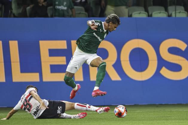Match between Palmeiras and Sao Paulo for the Sao Paulo championship Sao paulo (sp), 03 10 2025 - paulistao palmeiras vs sao paulo richard rios from palmeiras in a play in the match between palmeiras and sao paulo, valid for the semi-final of the 2025 paulista football championship, on the night of this monday, march 10, 2025, at allianz parque, in sao paulo-sp (Foto: Leco Viana Thenews2 imago images) SPO  Copyright: xLecoxVianax
