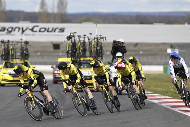 Paris - Nice 2025 - stage 3 NEVERS, FRANCE - MARCH 11 : team Visma Lease a Bike during stage 3 of the 83th edition of the Paris - Nice cycling race, a team time-trail stage of 28,4km with start on the Circuit Magny-Cours and finish in Nevers on March 11, 2025 in Nevers, France, 11 03 2025 ( Motordriver Kenny Verfaillie - Nevers France  Copyright: xNicoxVereeckenx