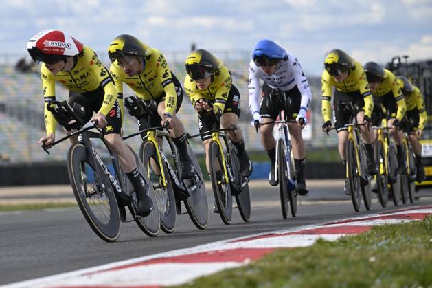 Paris - Nice 2025 - stage 3 NEVERS, FRANCE - MARCH 11 : team Visma Lease a Bike during stage 3 of the 83th edition of the Paris - Nice cycling race, a team time-trail stage of 28,4km with start on the Circuit Magny-Cours and finish in Nevers on March 11, 2025 in Nevers, France, 11 03 2025 ( Motordriver Kenny Verfaillie - Nevers France  Copyright: xNicoxVereeckenx