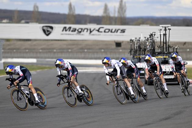 Paris - Nice 2025 - stage 3 NEVERS, FRANCE - MARCH 11 : team Red Bull - Bora - Hansgrohe during stage 3 of the 83th edition of the Paris - Nice cycling race, a team time-trail stage of 28,4km with start on the Circuit Magny-Cours and finish in Nevers on March 11, 2025 in Nevers, France, 11 03 2025 ( Motordriver Kenny Verfaillie - Nevers France  Copyright: xNicoxVereeckenx