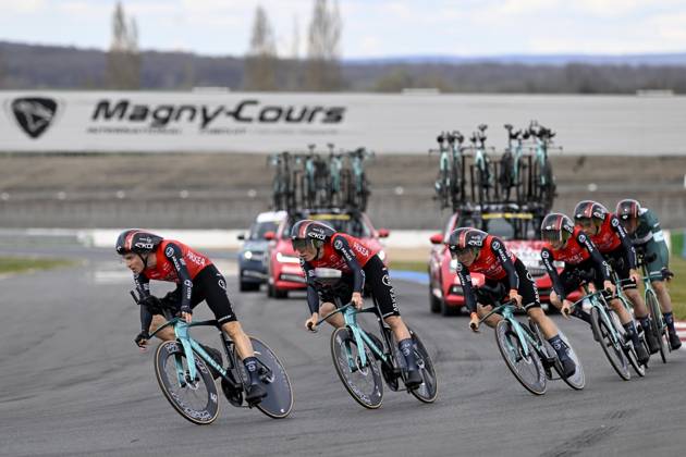 Paris - Nice 2025 - stage 3 NEVERS, FRANCE - MARCH 11 : team Arkea - B&B Hotels during stage 3 of the 83th edition of the Paris - Nice cycling race, a team time-trail stage of 28,4km with start on the Circuit Magny-Cours and finish in Nevers on March 11, 2025 in Nevers, France, 11 03 2025 ( Motordriver Kenny Verfaillie - Nevers France  Copyright: xNicoxVereeckenx
