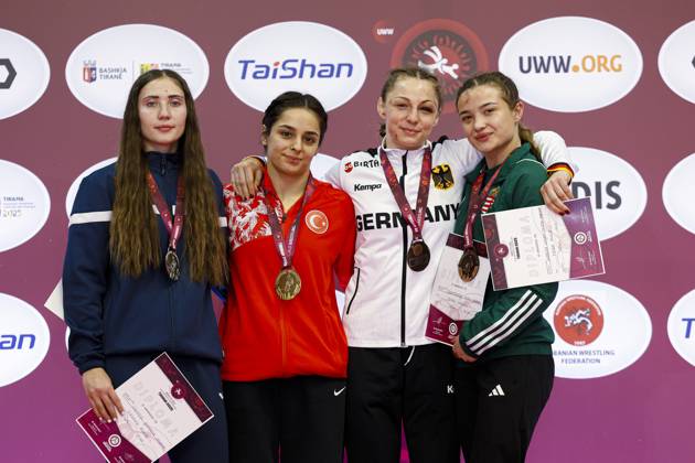 Bilder des Jahres 2025, Sport 03 März Sport Themen der Woche KW11 Sport Bilder des Tages U23 Wrestling European Championships Podium 55kg WW - Gold: Tuba Demir (TUR), Silver: Mihaela Samoil (MDA), Bronze: Roza Szenttamasi (HUN), Amory Olivia Andrich (GER)