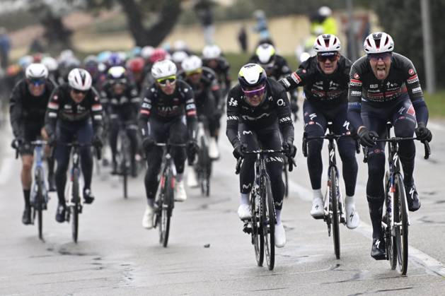 Paris - Nice 2025 - stage 6 BERRE L ETANG, FRANCE - MARCH 14 : Bastiaens Ayco (BEL) of Soudal Quick-Step leading the pursuit group during stage 6 of the 83th edition of the Paris - Nice cycling race, a stage of 209,8km with start in Saint-Julien-en-Saint-Alban and finish in Berre L Etang on March 14, 2025 in Berre L Etang, France, 14 03 2025 ( Motordriver Kenny Verfaillie - Berre L Etang France Copyright: xNicoxVereeckenx
