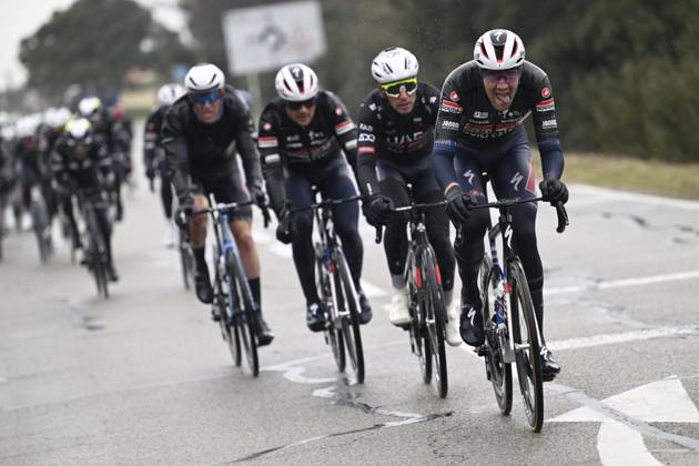 Paris - Nice 2025 - stage 6 BERRE L ETANG, FRANCE - MARCH 14 : Bastiaens Ayco (BEL) of Soudal Quick-Step leading the pursuit group during stage 6 of the 83th edition of the Paris - Nice cycling race, a stage of 209,8km with start in Saint-Julien-en-Saint-Alban and finish in Berre L Etang on March 14, 2025 in Berre L Etang, France, 14 03 2025 ( Motordriver Kenny Verfaillie - Berre L Etang France Copyright: xNicoxVereeckenx