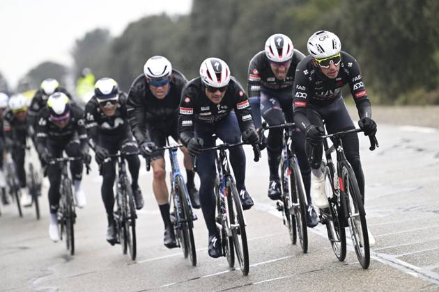 Paris - Nice 2025 - stage 6 BERRE L ETANG, FRANCE - MARCH 14 : Oliveira Ivo (POR) of Uae Team Emirates - Xrg leading the pursuit group during stage 6 of the 83th edition of the Paris - Nice cycling race, a stage of 209,8km with start in Saint-Julien-en-Saint-Alban and finish in Berre L Etang on March 14, 2025 in Berre L Etang, France, 14 03 2025 ( Motordriver Kenny Verfaillie - Berre L Etang France Copyright: xNicoxVereeckenx