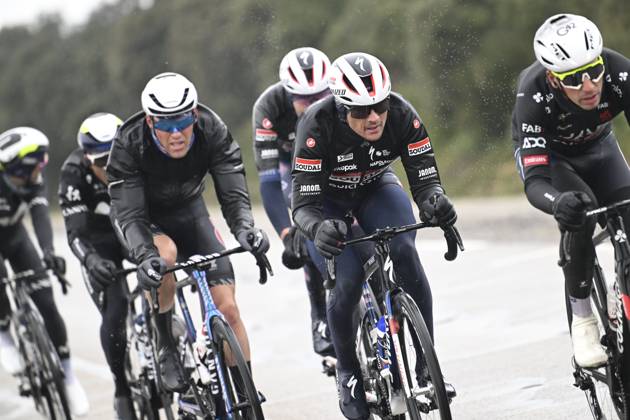 Paris - Nice 2025 - stage 6 BERRE L ETANG, FRANCE - MARCH 14 : Lampaert Yves (BEL) of Soudal Quick-Step leading the pursuit group during stage 6 of the 83th edition of the Paris - Nice cycling race, a stage of 209,8km with start in Saint-Julien-en-Saint-Alban and finish in Berre L Etang on March 14, 2025 in Berre L Etang, France, 14 03 2025 ( Motordriver Kenny Verfaillie - Berre L Etang France Copyright: xNicoxVereeckenx