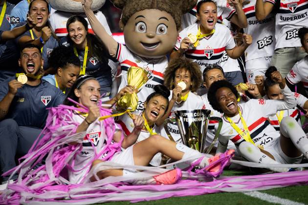 Bilder des Jahres 2025, Sport 03 März Sport Themen der Woche KW11 São Paulo FC x Corinthians SÃO PAULO, SP - 15.03.2025: SÃO PAULO FC X CORINTHIANS - São Paulo celebrates the title after the match against Corinthians, valid for the final of the 2025 Women& 39;s Super Cup, played on Saturday afternoon (15) at MorumBIS, in São Paulo, SP. (Photo: Rodilei Morais Fotoarena) x2706864x  RodileixMorais