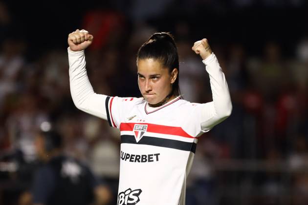 Sao Paulo and Corinthians in the Women s Super Cup final Karla Alves of Sao Paulo converts a penalty against Corinthians in the Women s Super Cup final, at the Morumbis Stadium, south of Sao Paulo, this Saturday, 03 15 2025 SoO PAULO SoO PAULO Brazil Copyright: xMarinaxUezimax