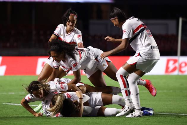 Sao Paulo and Corinthians in the Women s Super Cup final Sao Paulo players celebrate winning the Women s Super Cup after defeating Corinthians on penalties at Morumbis Stadium, in the south of Sao Paulo, this Saturday, 03 15 2025 SoO PAULO SoO PAULO Brazil Copyright: xMarinaxUezimax