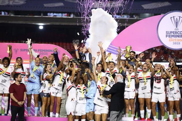 Sao Paulo and Corinthians in the Women s Super Cup final Sao Paulo players celebrate winning the Women s Super Cup after defeating Corinthians on penalties at Morumbis Stadium, in the south of Sao Paulo, this Saturday, 03 15 2025 SoO PAULO SoO PAULO Brazil Copyright: xMarinaxUezimax