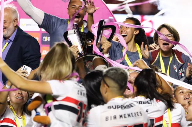 Sao Paulo and Corinthians in the Women s Super Cup final Sao Paulo players celebrate winning the Women s Super Cup after defeating Corinthians on penalties at Morumbis Stadium, in the south of Sao Paulo, this Saturday, 03 15 2025 SoO PAULO SoO PAULO Brazil Copyright: xMarinaxUezimax