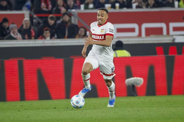 Jamie Leweling (VfB Stuttgart, 18) am Ball , Deutschland, Fussball, 1. Bundesliga, 26.Spieltag, 2024 2025, VfB Stuttgart vs. Bayer 04 Leverkusen, 16.03.2025, MHP Arena, Stuttgart, Deutschland DFL REGULATIONS PROHIBIT ANY USE OF PHOTOGRAPHS AS IMAGE SEQUENCES AND OR QUASI-VIDEO. Stuttgart MHP Arena Baden-Württemberg Deutschland Copyright: xGrantxHubbsx