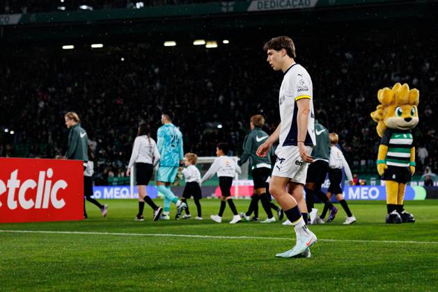 Gustavo Sa seen during Liga Portugal game between teams of Sporting CP and FC Famalicao at Estadio Jose Alvalade (Maciej Rogowski) Lisbon Estadio Jose Alvalade Portugal Copyright: xMaciejxRogowskix scpfamalicao2425-048