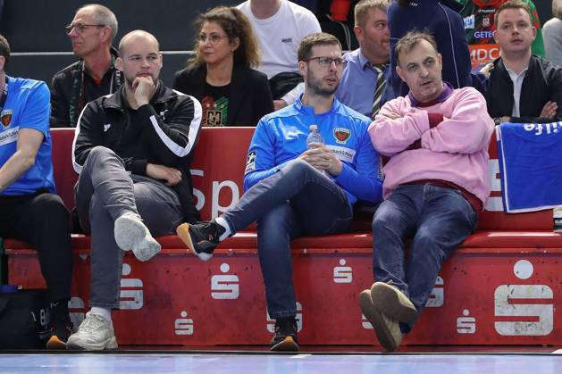 21.03.2025, xtgx, Handball, Daikin HBL, SC Magdeburg - Füchse Berlin emspor v.l. Paul Drux (Berlin), Jaron Siewert (Berlin, Trainer), Bob Hanning (Berlin, Geschaeftsfuehrer) Magdeburg