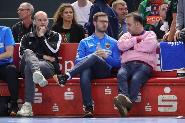 21.03.2025, xtgx, Handball, Daikin HBL, SC Magdeburg - Füchse Berlin emspor v.l. Paul Drux (Berlin), Jaron Siewert (Berlin, Trainer), Bob Hanning (Berlin, Geschaeftsfuehrer) Magdeburg