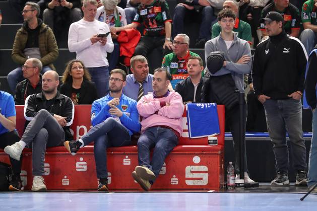 21.03.2025, xtgx, Handball, Daikin HBL, SC Magdeburg - Füchse Berlin emspor v.l. Paul Drux (Berlin), Jaron Siewert (Berlin, Trainer), Bob Hanning (Berlin, Geschaeftsfuehrer), Elvis Ernesto Kretzschmar, Stefan Kretzschmar (Berlin, Vorstand Magdeburg