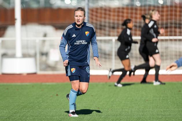 250323 Djurgardens Alexandra Jonasson under uppvärmningen innan fotbollsmatchen i Damallsvenskan mellan Djurgarden och Kristianstad den 23 mars 2025 i Stockholm. Copyright: MICHAELxCAMPANELLA BB250323MC002