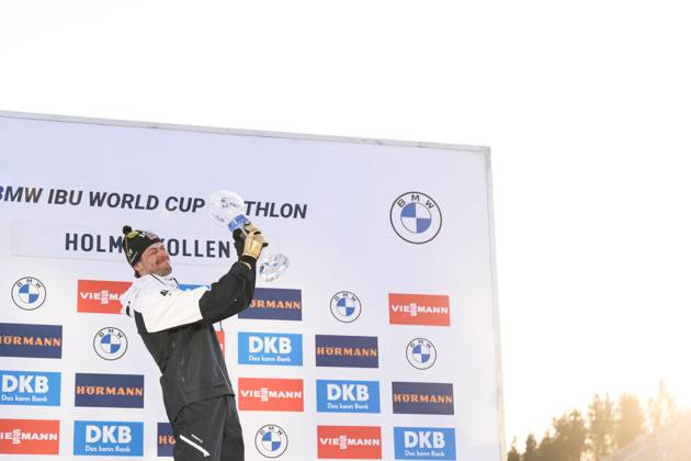 250323 Sturla Holm Laegreid of Norway celebrates with the men™s World Cup trophy after men s 15 km mass start during the IBU World Cup on March 23, 2025 in Oslo. Photo: Mathias Bergeld BILDBYRAN kod MB MB1115 skidskytte biathlon skiskyting världscupen ibu world cup masstart mass start bbeng jubel norge norway Copyright: MATHIASxBERGELD BB250323MB232