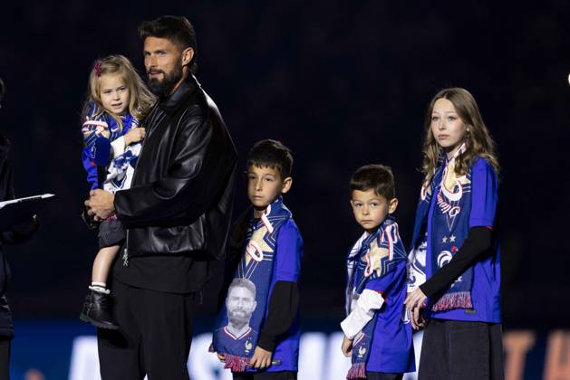 FOOTBALL : Hommage à Olivier Giroud - StadeFrance - 23 03 2025 Olivier Giroud, entourà de ses enfants Aria, Aaron, Evan et Jade, recoit un hommage au Stade de France avant le Quart de finale de la Ligue des Nations de l UEFA 2025 France - Croatie (2-0 tab 5-4) au Stade de France à Saint-Denis, le 23 mars 2025. Olivier Giroud, surrounded by his children Aria, Aaron, Evan and Jade, receives a tribute at the Stade de France before the 2025 UEFA Nations League Quarter-final France - Croatia (2-0 5-4 on penalty shootout) at the Stade de France in Saint-Denis, on March 23, 2025. Saint-DenisFrance Copyright: xCYRILxMOREAUx xBESTIMAGEx