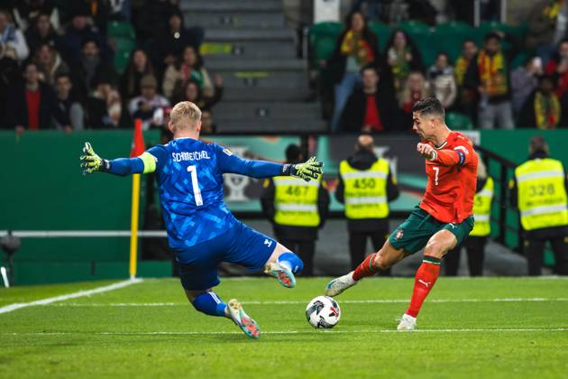 March 23, 2025, Lisbon, Portugal: Cristiano Ronaldo of Portugal (R) and goalkeeper Kasper Schmeichel of Denmark (L) during the UEFA Nations League Quarterfinal Leg Two match between Portugal and Denmark at Estadio Jose Alvalade. Lisbon Portugal - ZUMAs197 20250323_aaa_s197_526 Copyright: xHenriquexCasinhasx