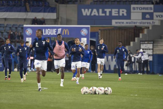 FOOTBALL : Racing Strasbourg vs Olympique de Lyon. - Ligue 1 Stade de la Meinau 28 03 2025 Echauffement des joueurs de Racing de Strasbourg Copyright: xelyxandroxcegarrax