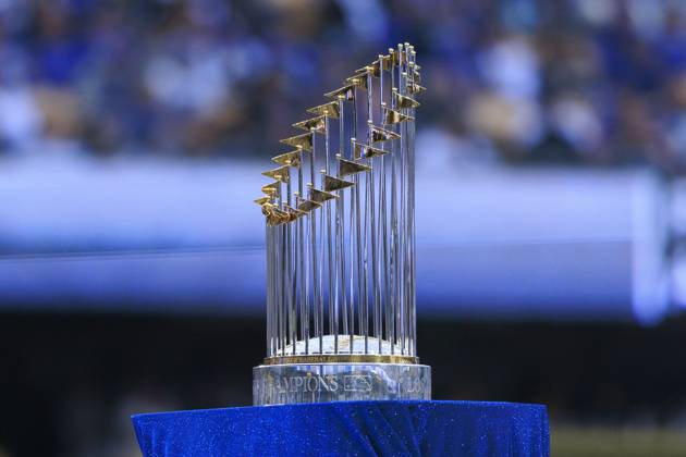 March 28, 2025, Los Angeles, California, USA: The Los Angeles Dodgers MLB, Baseball Herren, USA Commissioners Trophy is on display during the World Series Ring presentation prior to the MLB regular season game against the Detroit Tigers on Friday March 28, 2025 at Dodger Stadium in Los Angeles, California. Dodgers defeat Tigers, 8-5. JAVIER ROJAS PI Los Angeles USA - ZUMAp124 20250328_zaa_p124_001 Copyright: xJavierxRojasx