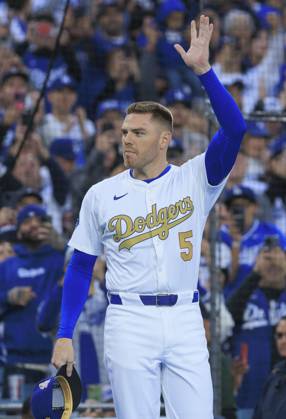March 28, 2025, Los Angeles, California, USA: Freddie Freeman 5 is introduced during the World Series Ring presentation prior to the MLB, Baseball Herren, USA regular season game between the Los Angeles Dodgers and the Detroit Tigers on Friday March 28, 2025 at Dodger Stadium in Los Angeles, California. Dodgers defeat Tigers, 8-5. JAVIER ROJAS PI Los Angeles USA - ZUMAp124 20250328_zaa_p124_005 Copyright: xJavierxRojasx