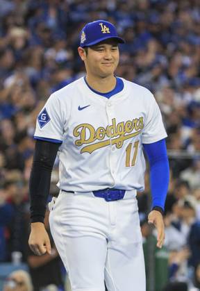 March 28, 2025, Los Angeles, California, USA: Shohei Ohtani 17 is introduced during the World Series Ring presentation prior to the MLB, Baseball Herren, USA regular season game between the Los Angeles Dodgers and the Detroit Tigers on Friday March 28, 2025 at Dodger Stadium in Los Angeles, California. Dodgers defeat Tigers, 8-5. JAVIER ROJAS PI Los Angeles USA - ZUMAp124 20250328_zaa_p124_007 Copyright: xJavierxRojasx