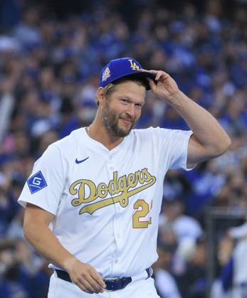 March 28, 2025, Los Angeles, California, USA: Clayton Kershaw 22 is introduced during the World Series Ring presentation prior to the MLB, Baseball Herren, USA regular season game between the Los Angeles Dodgers and the Detroit Tigers on Friday March 28, 2025 at Dodger Stadium in Los Angeles, California. Dodgers defeat Tigers, 8-5. JAVIER ROJAS PI Los Angeles USA - ZUMAp124 20250328_zaa_p124_030 Copyright: xJavierxRojasx