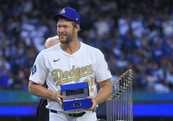 Sport Bilder des Tages March 28, 2025, Los Angeles, California, USA: Clayton Kershaw 22 is introduced during the World Series Ring presentation prior to the MLB, Baseball Herren, USA regular season game between the Los Angeles Dodgers and the Detroit Tigers on Friday March 28, 2025 at Dodger Stadium in Los Angeles, California. Dodgers defeat Tigers, 8-5. JAVIER ROJAS PI Los Angeles USA - ZUMAp124 20250328_zaa_p124_033 Copyright: xJavierxRojasx