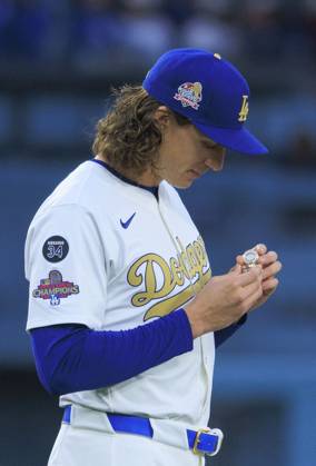 March 28, 2025, Los Angeles, California, USA: Tyler Glasnow 31 holds his ring during the World Series Ring presentation prior to the MLB, Baseball Herren, USA regular season game between the Los Angeles Dodgers and the Detroit Tigers on Friday March 28, 2025 at Dodger Stadium in Los Angeles, California. Dodgers defeat Tigers, 8-5. JAVIER ROJAS PI Los Angeles USA - ZUMAp124 20250328_zaa_p124_034 Copyright: xJavierxRojasx