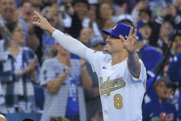 March 28, 2025, Los Angeles, California, USA: Enrique Hernandez 8 is introduced during the World Series Ring presentation prior to the MLB, Baseball Herren, USA regular season game between the Los Angeles Dodgers and the Detroit Tigers on Friday March 28, 2025 at Dodger Stadium in Los Angeles, California. Dodgers defeat Tigers, 8-5. JAVIER ROJAS PI Los Angeles USA - ZUMAp124 20250328_zaa_p124_037 Copyright: xJavierxRojasx