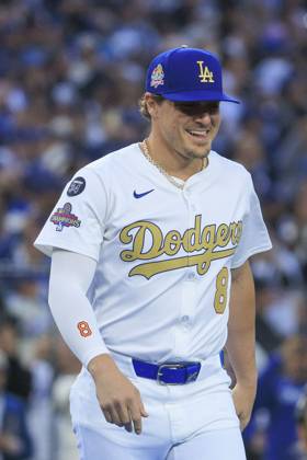 March 28, 2025, Los Angeles, California, USA: Enrique Hernandez 8 is introduced during the World Series Ring presentation prior to the MLB, Baseball Herren, USA regular season game between the Los Angeles Dodgers and the Detroit Tigers on Friday March 28, 2025 at Dodger Stadium in Los Angeles, California. Dodgers defeat Tigers, 8-5. JAVIER ROJAS PI Los Angeles USA - ZUMAp124 20250328_zaa_p124_038 Copyright: xJavierxRojasx
