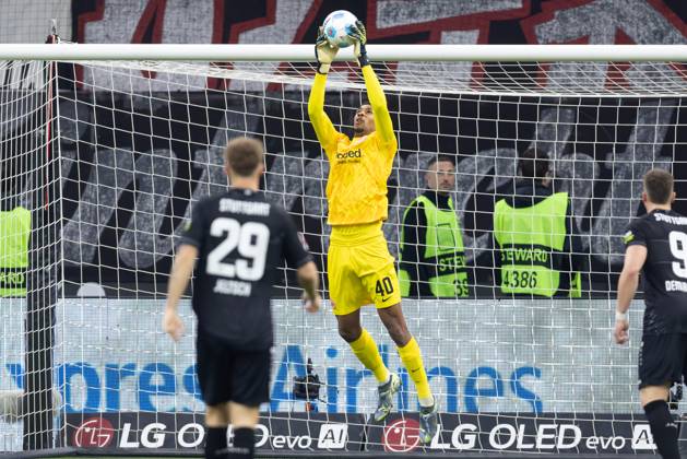 Eintracht Frankfurt - VfB Stuttgart, 1. FBL Torwart Kaua Morais Viera dos Santos, Kaua Santos (Eintracht Frankfurt, 40) hält einen scharf geschossenen Ball fest. Bundesligaspiel zwischen Eintracht Frankfurt und dem VfB Stuttgart am 29. März 2025 im Deutsche Bank Park in Frankfurt am Main., Frankfurt am Main Hessen Deutschland Deutsche Bank Park