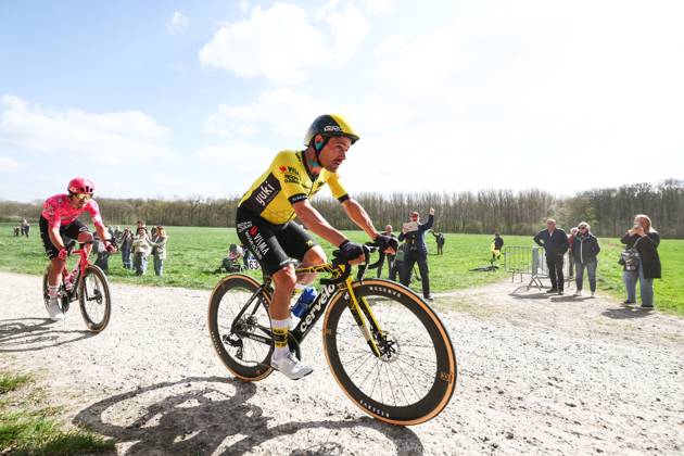Belgian Victor Campenaerts of Team Visma-Lease a Bike pictured in action on the plugstreets during the men elite Gent-Wevelgem - In Flanders Fields one day cycling race, 250.3 km from Ieper to Wevelgem, Sunday 30 March 2025. DAVIDxPINTENS x117213453x
