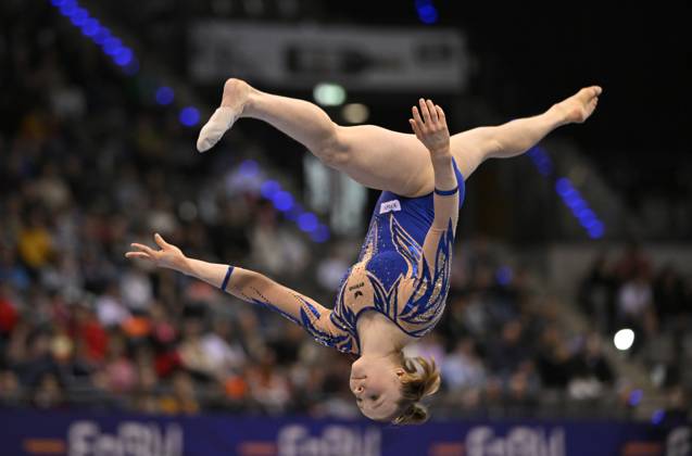 Bilder des Jahres 2025, Sport 03 März Sport Themen der Woche KW13 Sport Bilder des Tages Silja STOEHR (GER) Balken Schwebebalken Aktion Turnen EnBW DTB-Pokal Stuttgart Porsche-Arena 27-30.03.2025 Turnen EnBW DTB-Pokal