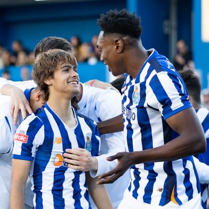 Rodrigo Mora and Samu Omorodion of FC Porto celebrate the goal during the Liga Portugal match between Estoril Praia and FC Porto at Estadio Antonio Coimbra da Mota, in Estoril, Portugal. (Diogo Sautchuk) Copyright: xDiogoxSautchukx