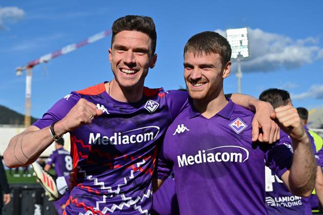 ACF Fiorentina s defender Robin Gosens and ACF Fiorentina s forward Lucas Beltran celebrate the victory during ACF Fiorentina vs Atalanta BC, Italian soccer Serie A match in Florence, Italy, March 30 2025 Copyright: xLisaxGuglielmi IPAxSportx xipa-agency.netx xx IPA_55944950 IPA_Agency_IPA55944950
