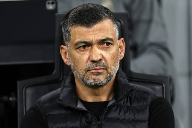 Ac Milan - Fc Internazionale Sergio Conceicao, head coach of Ac Milan looks on during the Coppa Italia semi-final first leg match beetween Ac Milan and Fc Internazionale at Stadio Giuseppe Meazza on April 2, 2025 in Milano, Italy . Milano Stadio Giuseppe Meazza Italy Copyright: xMarcoxCanonierox