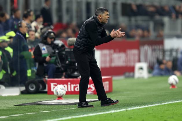 Ac Milan - Fc Internazionale Sergio Conceicao, head coach of Ac Milan gestures during the Coppa Italia semi-final first leg match beetween Ac Milan and Fc Internazionale at Stadio Giuseppe Meazza on April 2, 2025 in Milano, Italy . Milano Stadio Giuseppe Meazza Italy Copyright: xMarcoxCanonierox